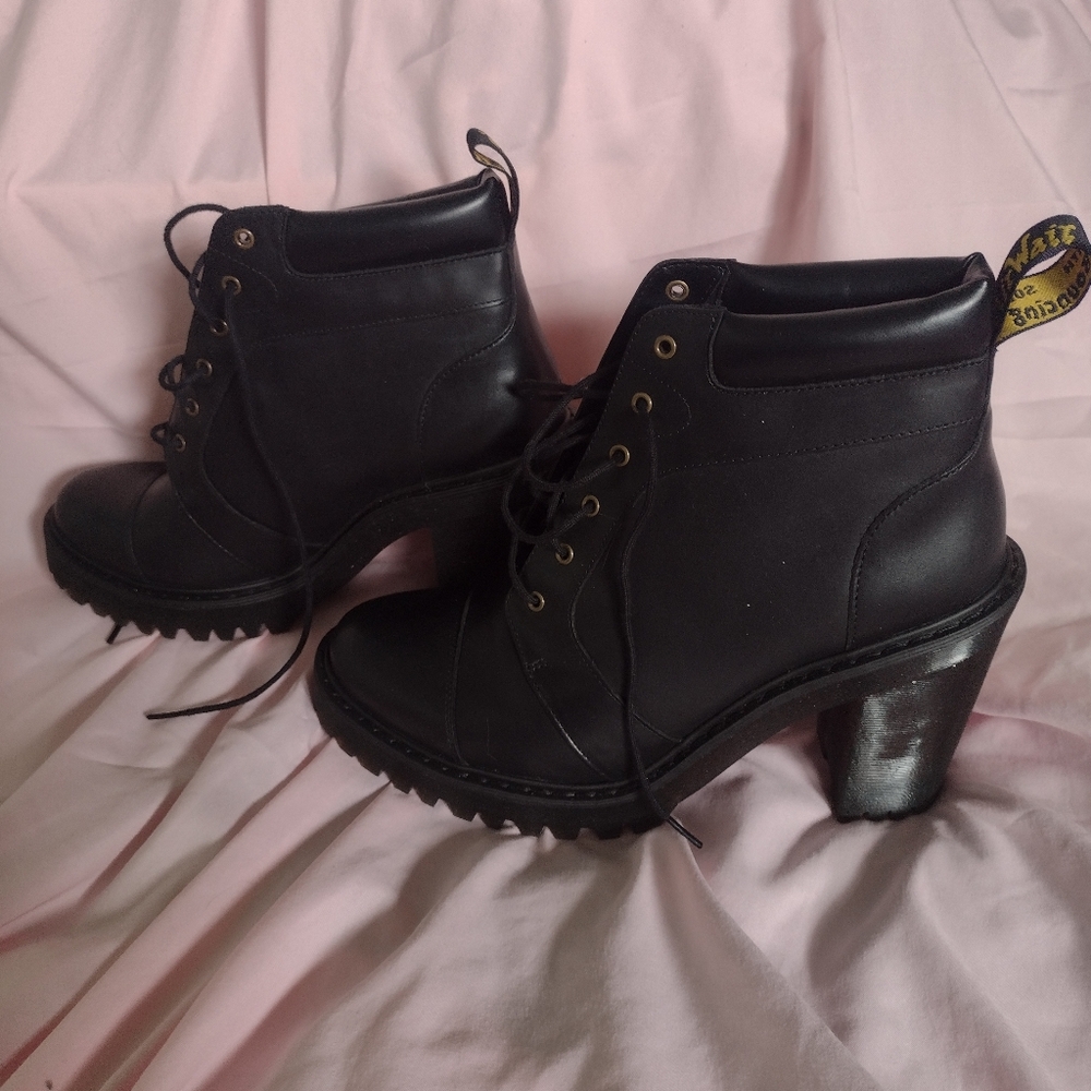 Dr Martens Averil Boots